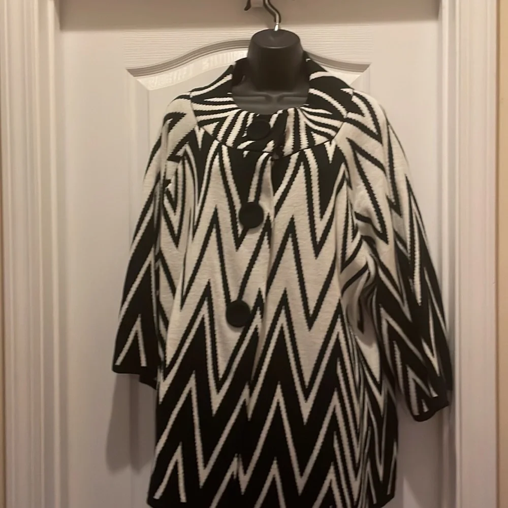 Very gently worn sweater jacket - Picture 5 of 5